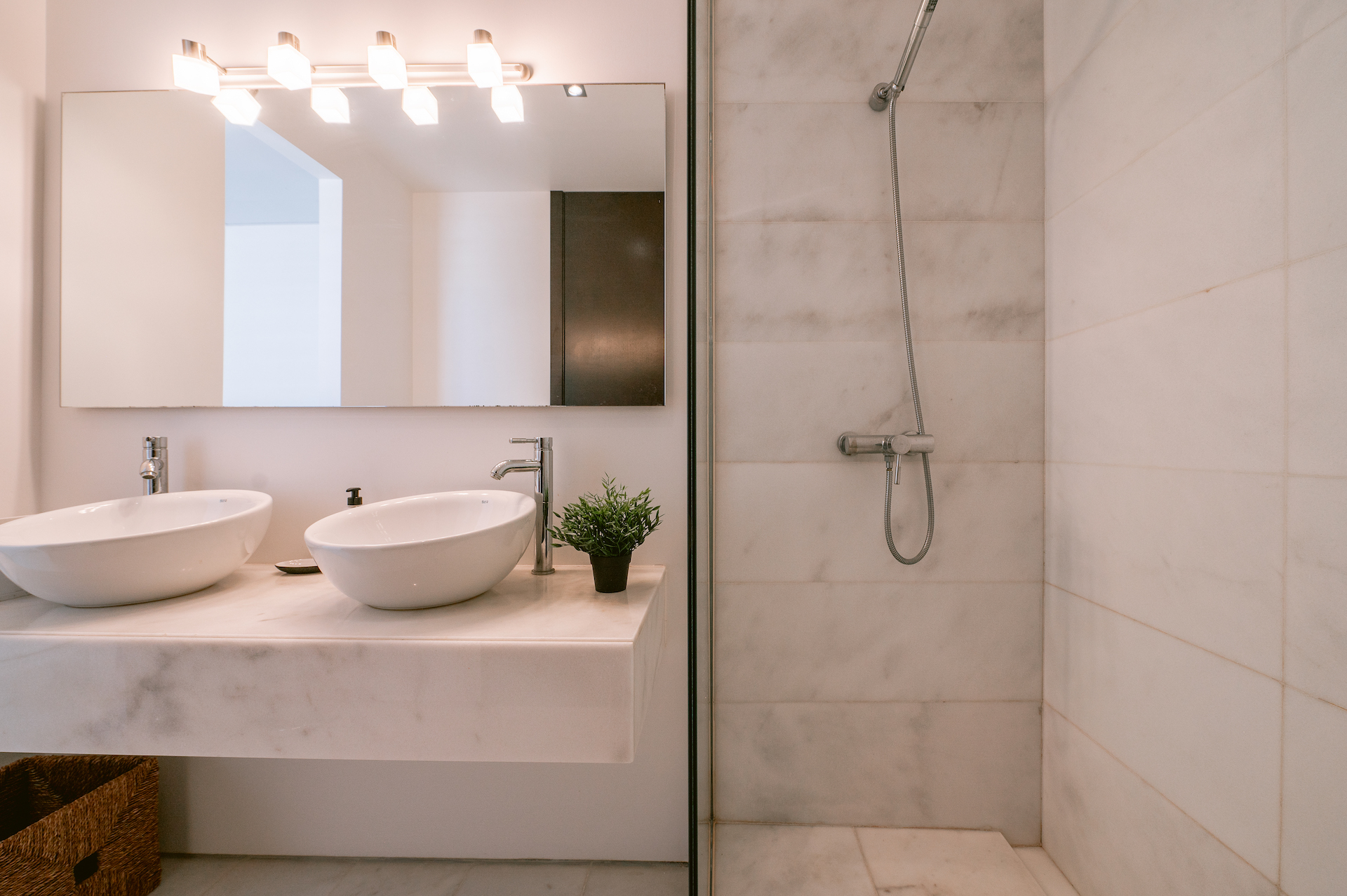 Resa Estates Talamanca for sale Pouet luxury bathroom shower.JPG